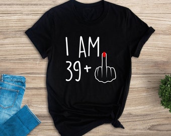 Ik ben 39+ middelvinger T-shirt, ik ben 29+ middelvinger shirt, 40e verjaardagscadeaus voor vrouwen, 40e verjaardagscadeau, 40e verjaardag voor haar