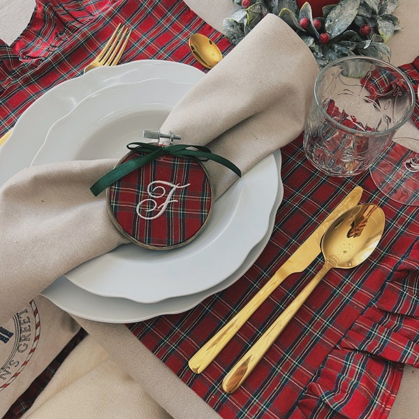 Segnaposto Natale in tartan con iniziale ricamata, decorazione di Natale