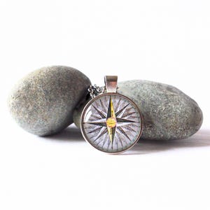 Collier à pendentif rose des vents avec carte vintage, cadeau d'anniversaire