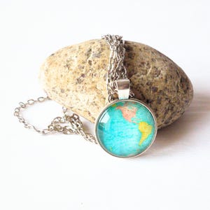 Amerika Karte Halskette, handgefertigter Glas Cabochon Anhänger mit Vintage Karte Design, einzigartige Geschenkidee