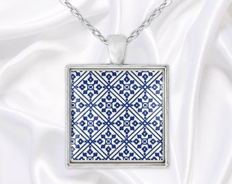 Collier pendentif carré bleu et blanc avec motif géométrique, bijoux cabochon dôme en verre faits main