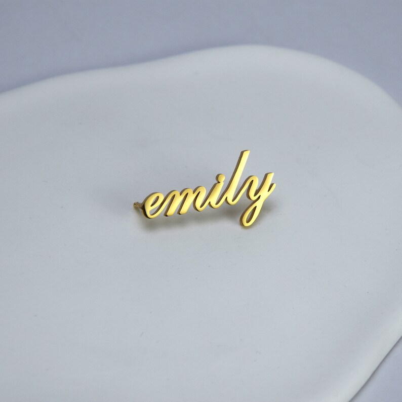 Benutzerdefinierte Name Brosche in Gold / Silber / Rose Gold Personalisierte Brosche Luxus personalisierte Revers Name Pin, Frauen Accessoires, das beste Geschenk für Sie Bild 1