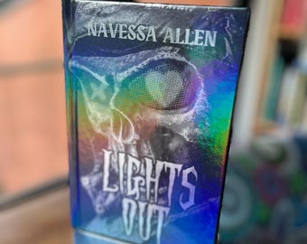 LIGHTS OUT Von Navessa Allen - Benutzerdefinierte Rebind mit Kantendruck - HOLO Cover Finish