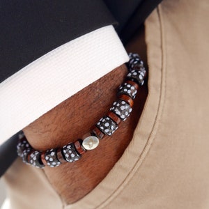 Krobo Beads Armband - Senyo, aus recycelten Glasperlen, mehrfarbig, limitierte Auflage, modischer Strech Bead Armreif