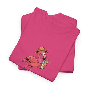 Camiseta con flamencos en patines, camiseta de vacaciones de verano, top gráfico playero, camiseta con sombrero tropical, linda prenda de pájaro limonero, divertido dibujo animado
