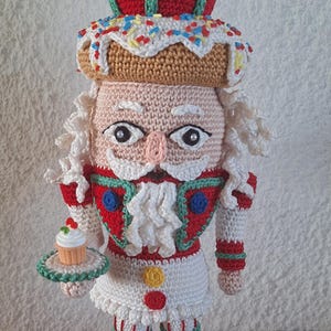 PDF Pattern Crochet: Nutcracker Doughnut Cupcake - Pattern ONLY - English and Dutch