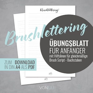 Könnte beinhalten: Zwei weiße, linierte Papierbögen mit dem Wort "Brushlettering" in einer Schreibschrift. Der Text "Brushlettering" ist auch in hellblauer Schrift geschrieben. Der Text "ÜBUNGSBLATT FÜR ANFÄNGER" befindet sich in einem dunkelgrauen Kreis.