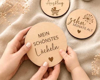 Meilensteinkarten Baby aus Holz | 36 Motive | Geschenk zur Geburt | Babyfotos erstes Jahr | Babyparty Geschenk inkl. Baumwollsäckchen