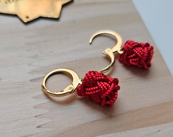 Red woven pearl hoop earring Huggies Hoops with colored pearl mini gold hoop red woven pearl small hoop with pearl