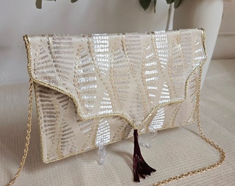 Pochette mariage doré en tissu idéale pour une cérémonie ou une soirée en guise de cadeau pour sa sœur, sa maman ou sa meilleure amie