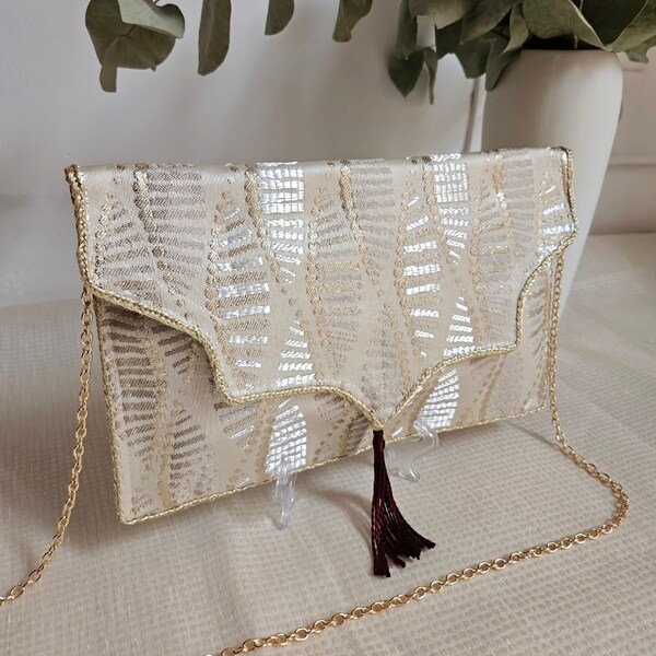 Pochette mariage doré en tissu idéale pour une cérémonie ou une soirée en guise de cadeau pour sa sœur, sa maman ou sa meilleure amie