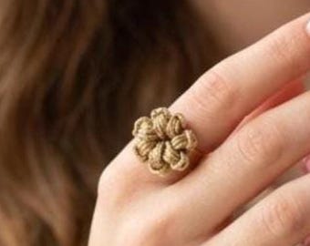 Gold flower ring for women, stainless steel gold flower charm ring