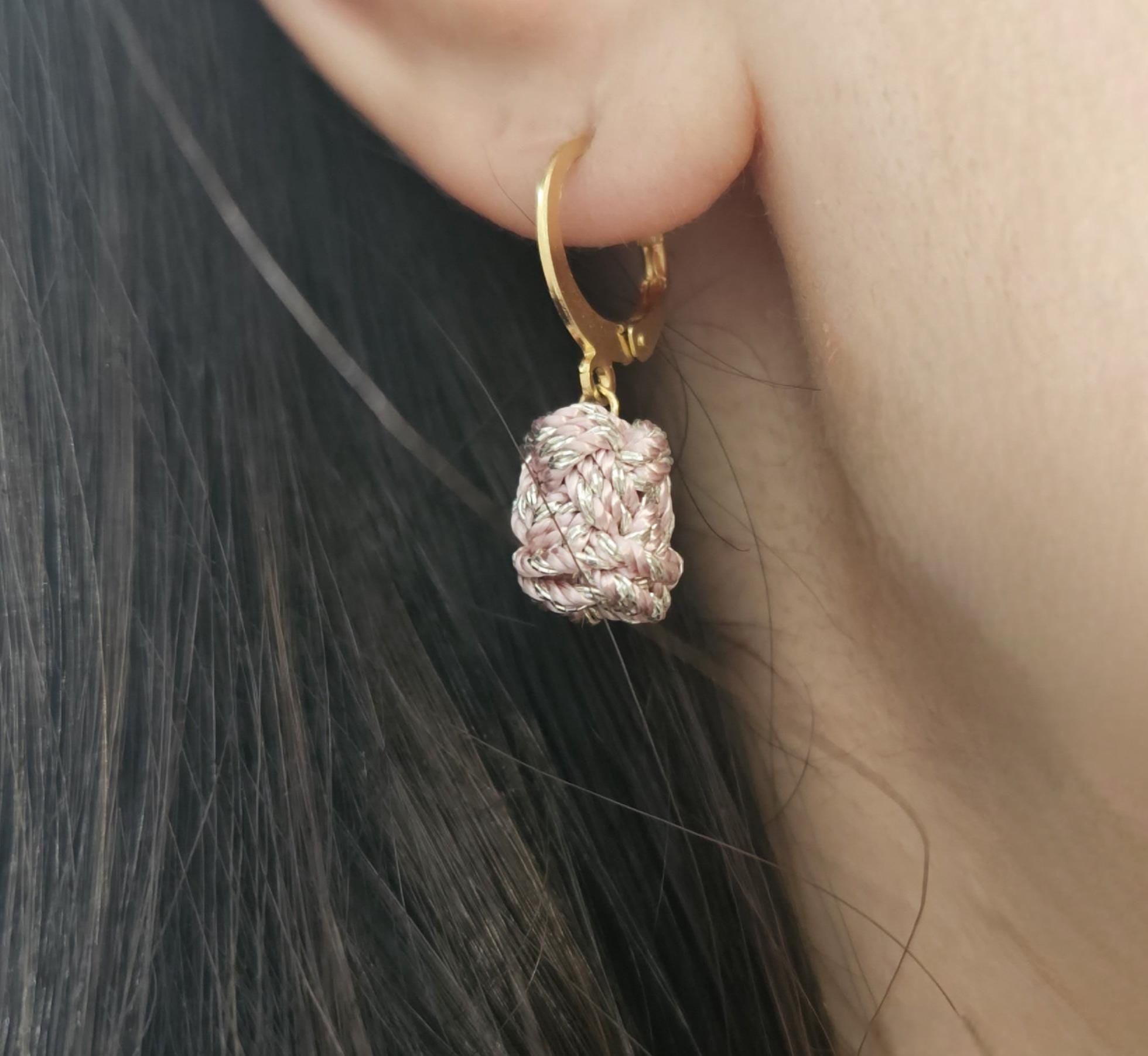 Boucles D'oreilles Pendantes Fantaisie - Créole, Anneau Et Perle Rose, Neuf Avec étiquette