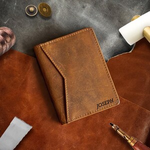 Leder RFID-Brieftasche - Personalisiert - Schlanker, minimalistischer Kartenhalter, individuell graviert vorne und innen, handgemacht, Trauzeugen, Jubiläum, Vatertag