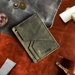 Personalisierter schmaler RFID-Kartenhalter - Individuell gravierter minimalistischer Geldbeutel für Männer & Frauen | Vatertagsgeschenk, Ehemann, Freund, Vater.