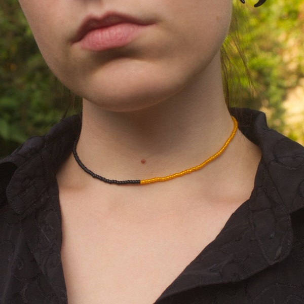 Perlenkette schwarz orange, Perlenkette zweifarbig, Halskette splitcolor, Perlen Choker