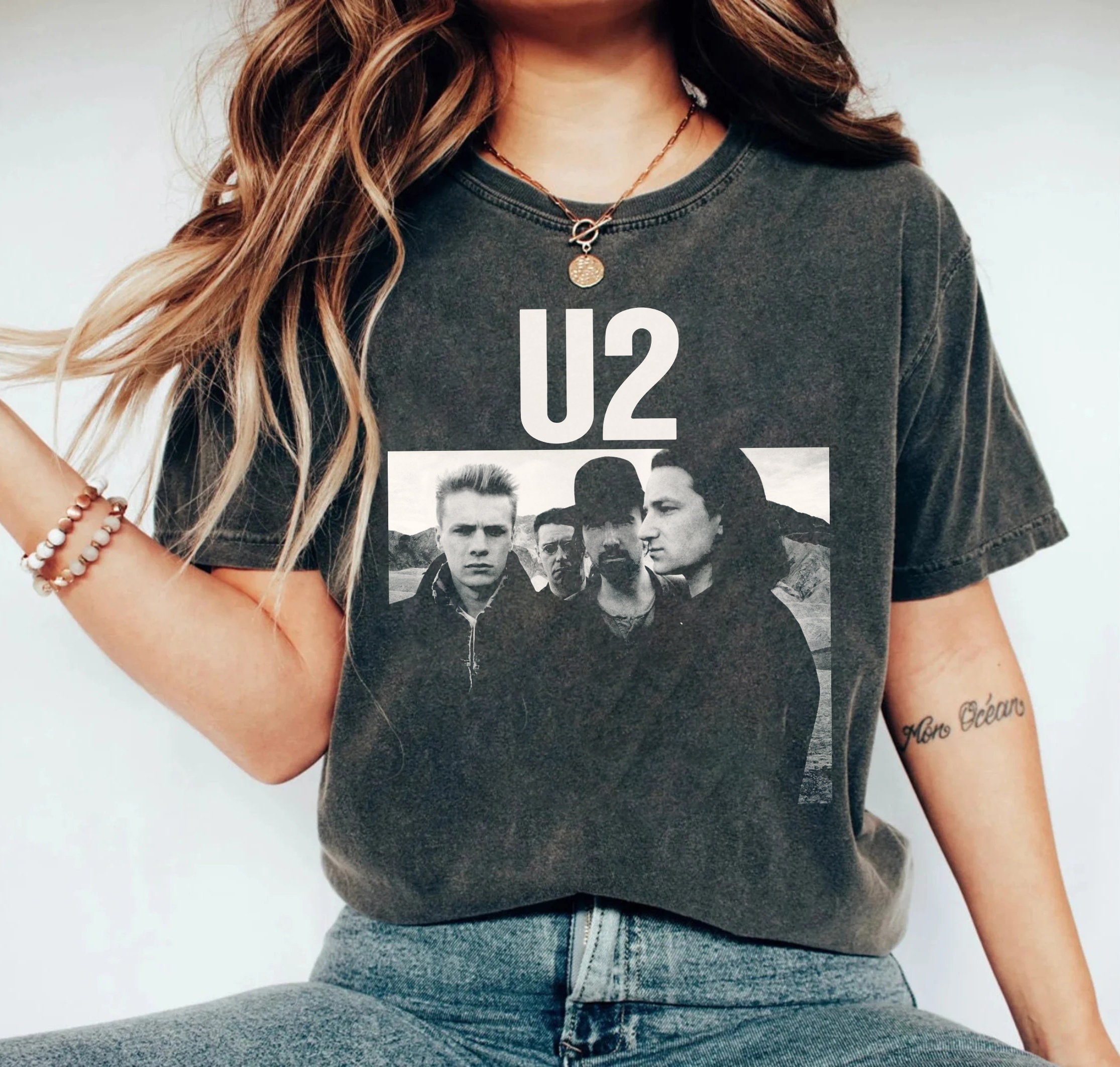 Las Vegas U2 Bootleg Retro 90' band concert, U2 Graphic music tshirt