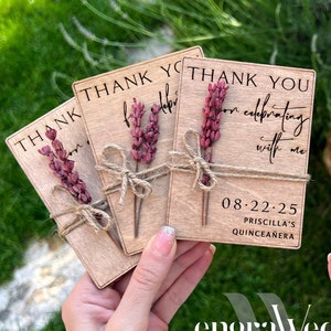 Aimant floral Cadeaux de Quinceanera pour invité, Cadeaux de coings, Cadeau de fête, Aimants en bois avec enveloppes