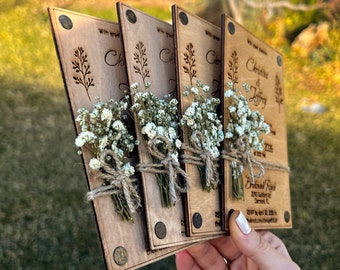 Invito a nozze in legno e gypsophila, inviti di nozze rustici con buste e adesivi GRATUITI