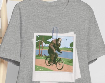 Camiseta divertida de Sasquatch en bicicleta, camiseta de Pie Grande montando en bicicleta, camiseta de aventura de Sasquatch y bicicleta, camiseta gráfica de Pie Grande en bicicleta