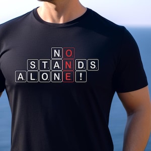 Inspirierendes Unisex T-Shirt: "No One Stands Alone!", unterstützendes Geschenk für Freunde, Motivations Shirt, aufbauendes Zitat Shirt, Empowerment Shirt
