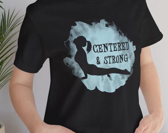 Camiseta de yoga "Centrada y Fuerte", Camiseta inspiradora para fitness, Camiseta de entrenamiento, Camiseta de pilates, Regalo para amantes del pilates, Camiseta de yoga, Camiseta de fitness
