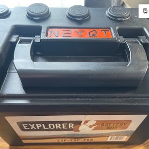 GigaParts Explorer デラックス バッテリー ボックスと Harbor Freight Bunker Hill .50 口径弾薬ボックス カスタム ネームプレート
