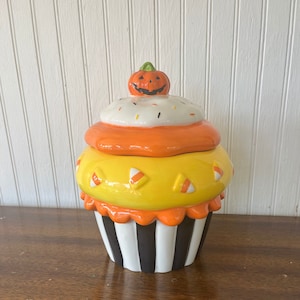 Retired Kohl’s Happy Halloween Cupcake Cookie Jar - Fall Décor - Halloween Cupcake Cookie Jar for the Counter - Halloween Décor
