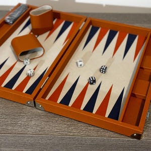 Backgammon-spelset i konstläder – Lyxigt brädspel med handtag