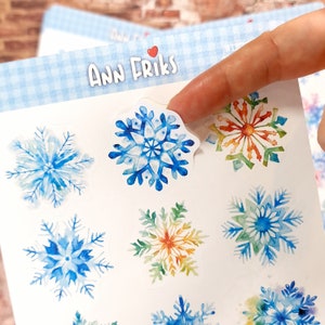 STICKERS WINTER COLLECTION. 2 Hojas de copos de nieve azules y verdes o azules y rosas. Pegatinas de acuarelas. Pegatinas de invierno.