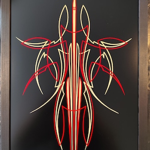Handbemaltes Nadelstreifen-Panel, ein Klassiker von Kustom Kulture. Perfekt für die Männerhöhle, fertig zum Aufhängen an der Wand.