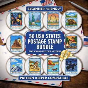 Könnte beinhalten: Eine digitale Sammlung von 50 Kreuzstichmustern im Stil von US-Briefmarken, die regionale Wahrzeichen wie die Freiheitsstatue, den Gateway Arch und verschiedene Landschaften zeigen. Jedes Motiv enthält den Namen des jeweiligen Bundesstaates.