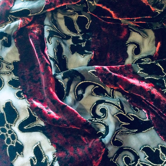 Milan Fashion Week Silk fabric devore with animals embossed prints.Very  rare Tiger,lion,zebra print 3d effect silk ⋆ Gucci Silk Twill