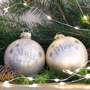Personalisierte Weihnachtskugel Christbaumkugel aus Glas - creme glänzend & matt mit Namen, goldene oder weiße Schrift - Schriftauswahl