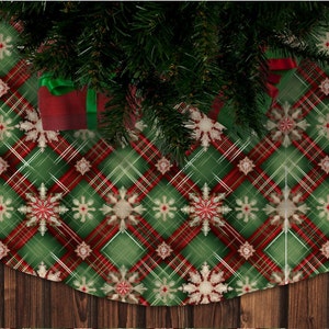 Plaid Scandinavian Christmas Tree Skirt Pattern - Scandinavian Holidays