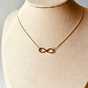 Collar Infinito, elaborado en Oro Amarillo de 18kt o Plata de Ley