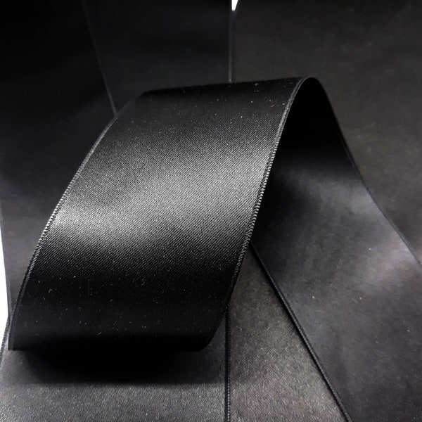 Hochwertiges schwarzes Satinband Satin Luxe doubleface schwarz Farbe 725 aus Schweizer Produktion in verschiedenen Breiten 50mm 70mm 100mm