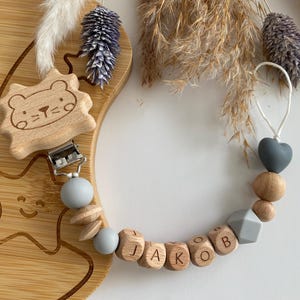 Schnullerkette mit Herz | Salbei/Rosa/Blau/Grau | Personalisiert | Geschenk zur Geburt | Junge | Schnullerclip Holz | Schnullerkette Name