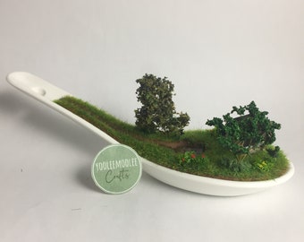 Miniature Spoon Diorama “The House by the Pond” – Tiny Nature Scene on Porcelain Spoon, Handmade Mini Landscape Decor