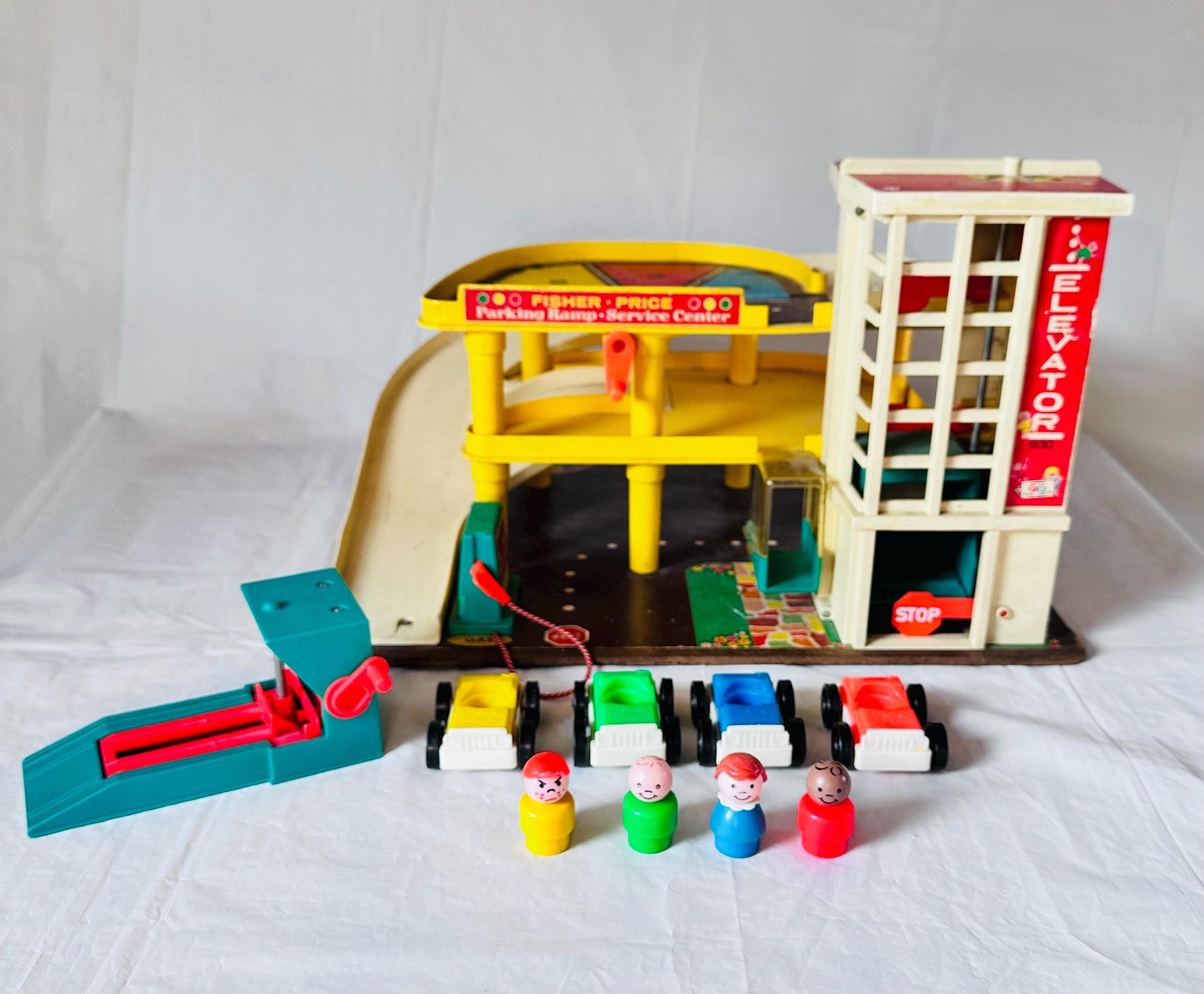 Vintage Fisher Price Play Family Action Garage #930 complete, made in Belgium