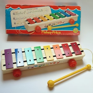 Vintage Fisher Price Pull-A-Tune Xylophone #870, complete with original box, made in UK (1964)