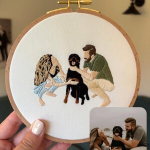 Custom Hand Embroidered Faceless Family Portrait | Anniversary Gift afbeelding 4