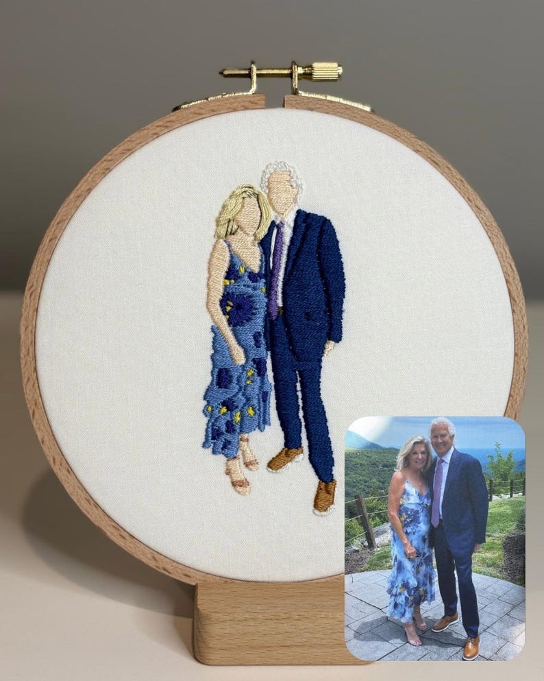 Custom Hand Embroidered Faceless Family Portrait | Anniversary Gift afbeelding 5