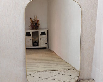 Espejo de pared rectangular de latón: espejo marroquí dorado (152 x 97 cm)