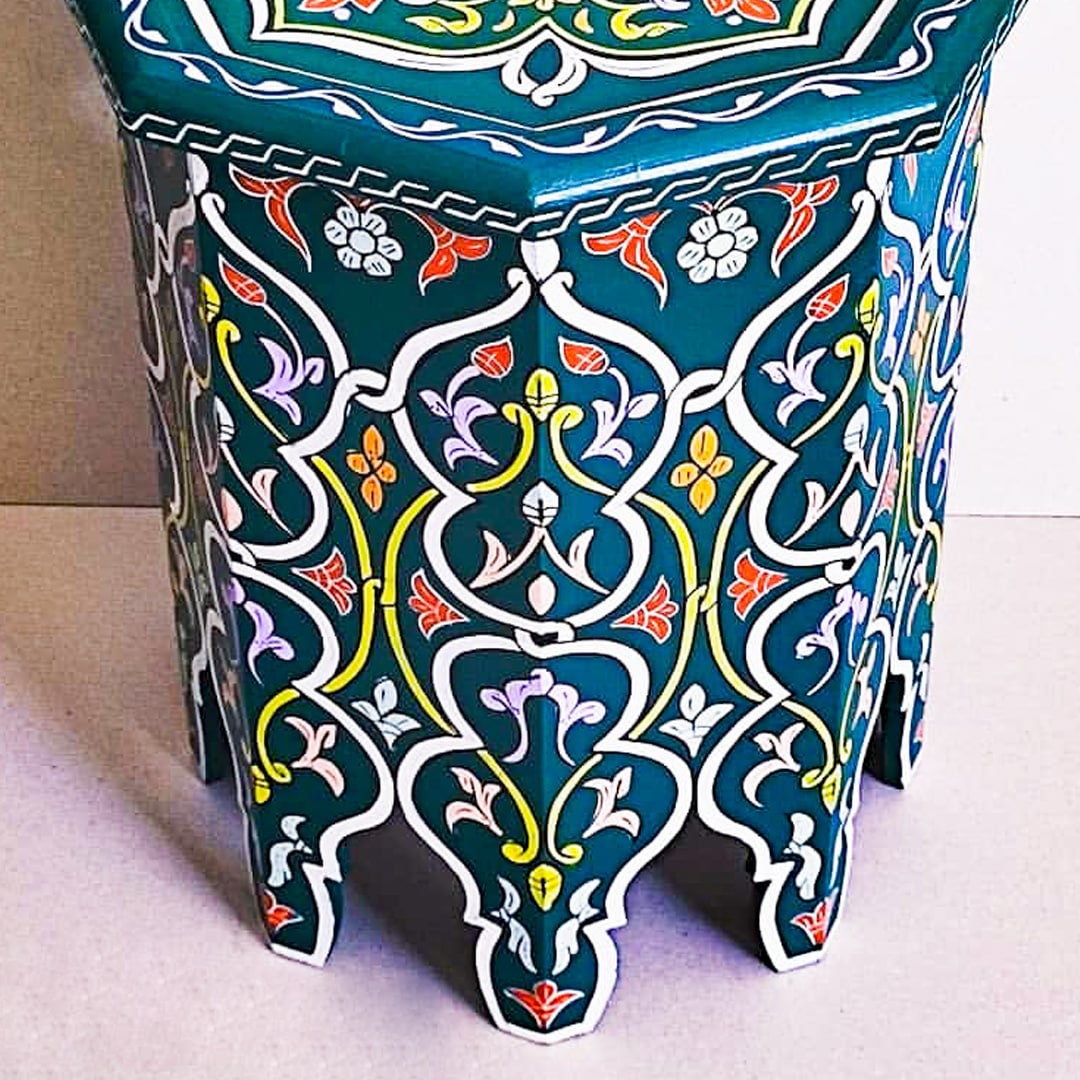 手描きのモロッコ風ブルーウッドサイドテーブル：ボヘミアン風