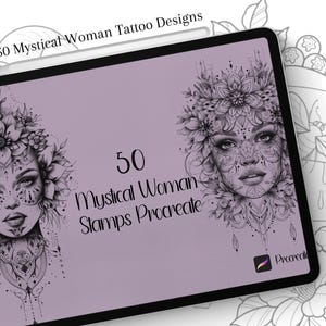 Peut inclure: Une tablette numérique affiche un écran lavande avec le texte "50 Mystical Woman Stamps Procreate". L'écran présente deux illustrations détaillées en noir et blanc de femmes avec des coiffes florales et des motifs faciaux complexes. La tablette est posée sur un fond floral.