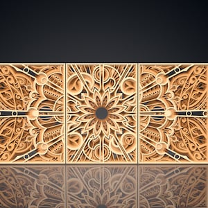 Könnte beinhalten: Drei Holzpaneele mit aufwendigen Laser-Schnitten. Die Paneele zeigen ein geometrisches Muster mit einem zentralen Blumenmotiv. Die Paneele sind hellbraun und haben eine glänzende Oberfläche.