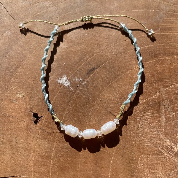 Bracelet tissé perles d'eau douce et cristal de roche