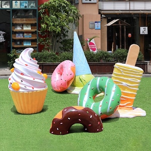Handgefertigte große Desserts Eis Donut Makrone Fake Food Modell / Skulptur für Restaurant / Food Truck / Einkaufsstraße / Rasen zum Display Versandkostenfrei