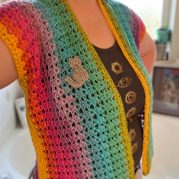 Hand gehäkelte Strickjacke Ombre Farben mit Katze Applikation